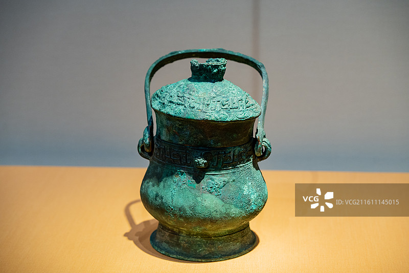 故宫博物院 百年守护展 商 毓祖丁卣 1954年由章乃器捐献图片素材