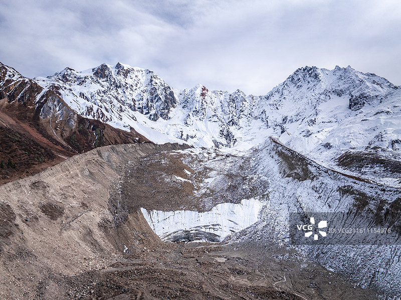 西藏墨脱嘎隆拉冰川图片素材