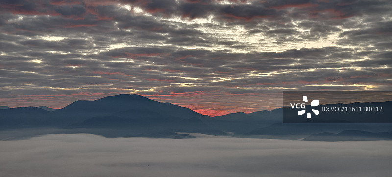 云南普洱澜沧拉祜族自治县景迈山～芒洪古寨～日出云海图片素材