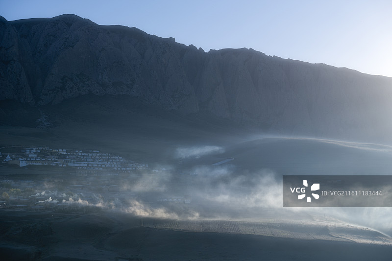 甘南甘加秘境白石崖日出晨雾图片素材