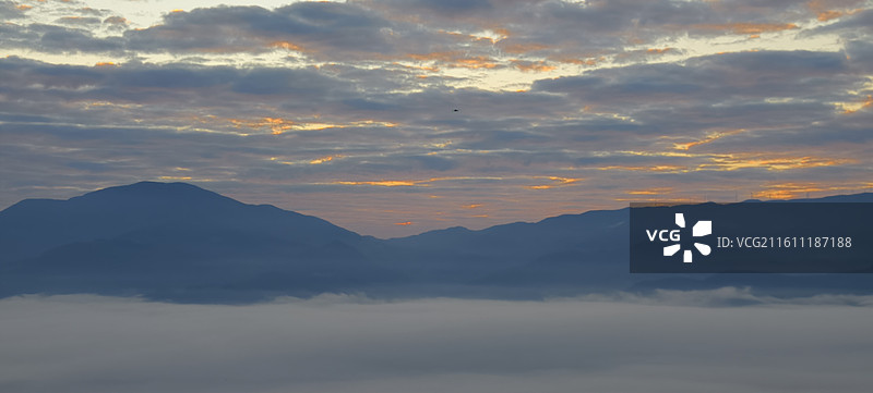 云南普洱澜沧拉祜族自治县景迈山～芒洪古寨～日出云海图片素材