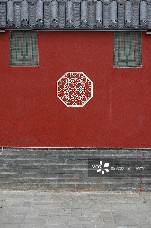 陕西省西安市碑林区大学东路墙绘涂鸦：红墙地名宣传广告标语图片素材