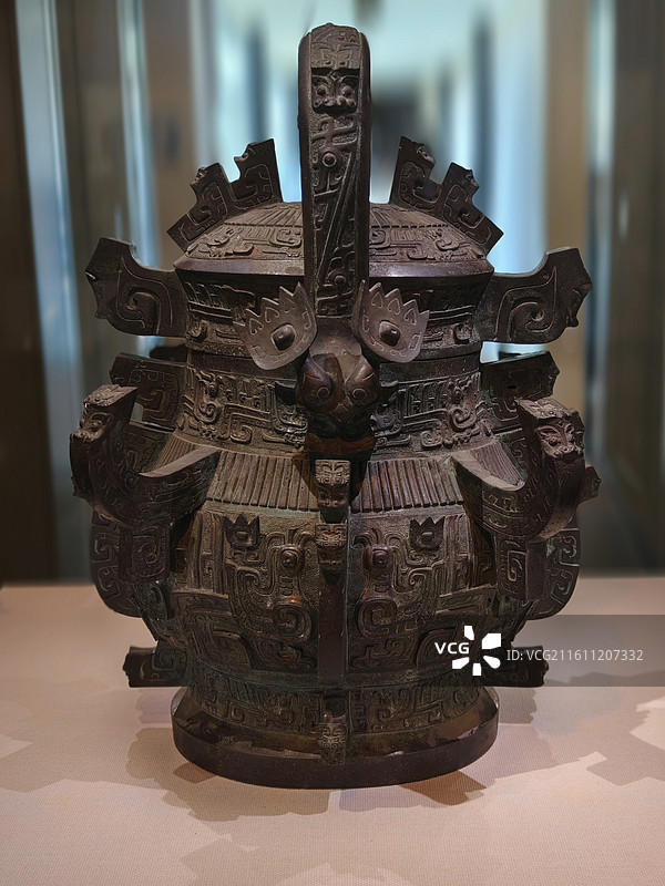 奈良国立博物馆 商末周初凤凰纹青铜卣图片素材