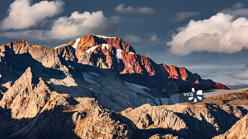 巴塘海子山丹霞冰川图片素材