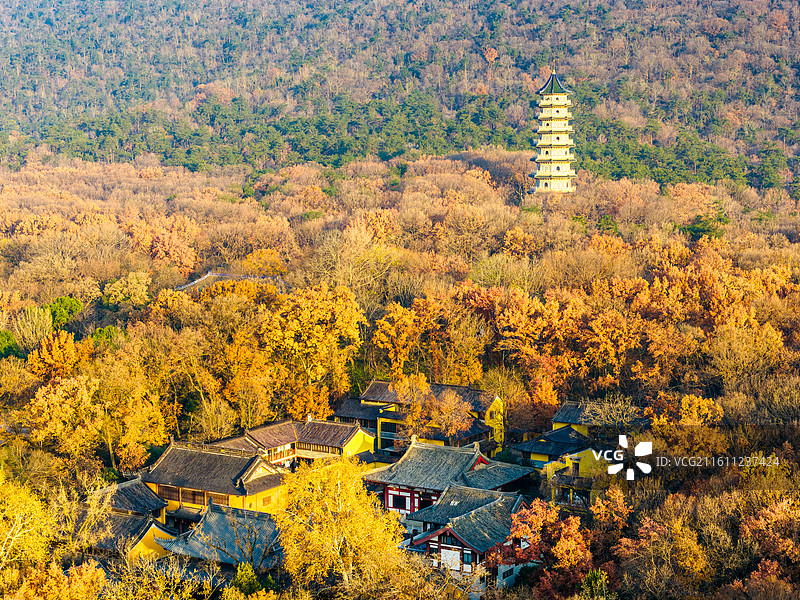 南京中山陵风景区灵谷寺秋天清晨航拍，国民革命军阵亡将士纪念塔图片素材