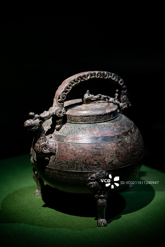 故宫博物院 百年守护展 战国 青铜螭梁盉 清宫旧藏器，原存颐和园图片素材