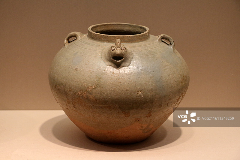 南京市博物院 —— 青釉鸡首双系罐图片素材