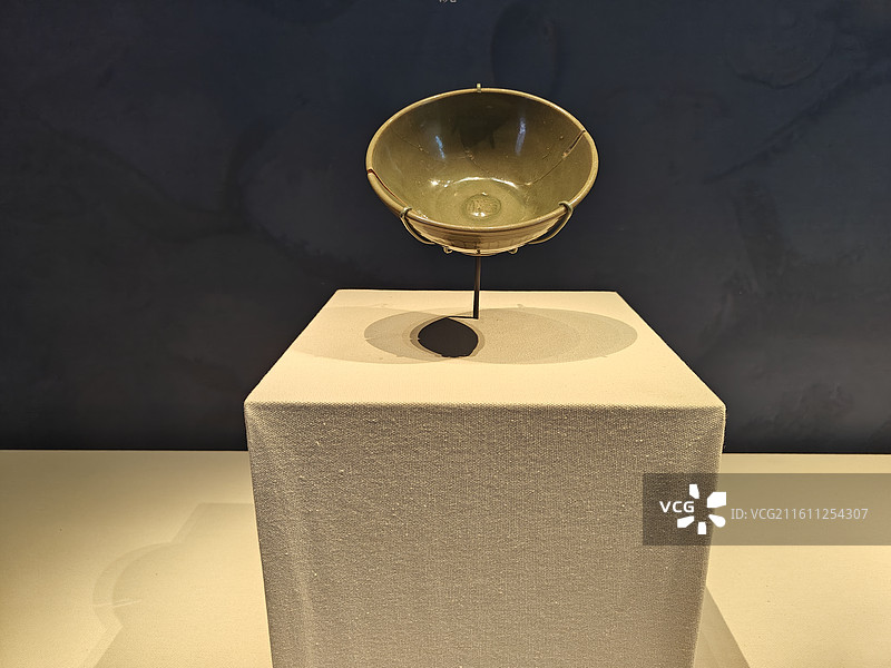 青釉“福”字碗静物图片素材