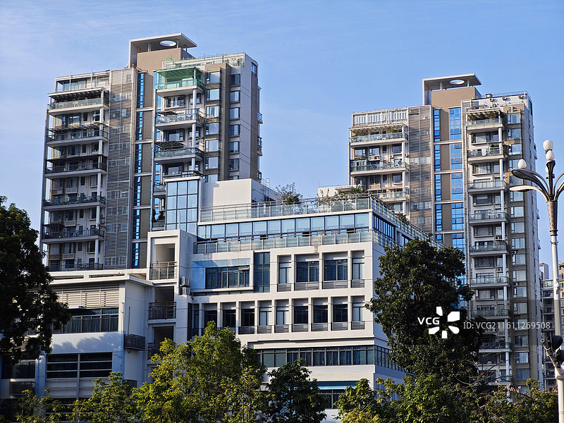 深圳福田香蜜湖水榭花都高档住宅小区低视角仰拍图片素材