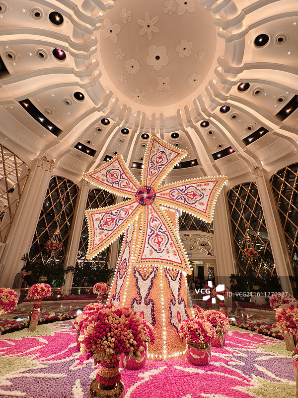 澳门永利皇宫前厅门厅里的喜庆风车场景图片素材