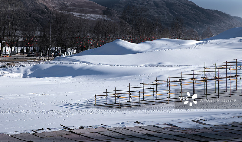 青海西宁北川河湿地公园的造雪的场景图片素材