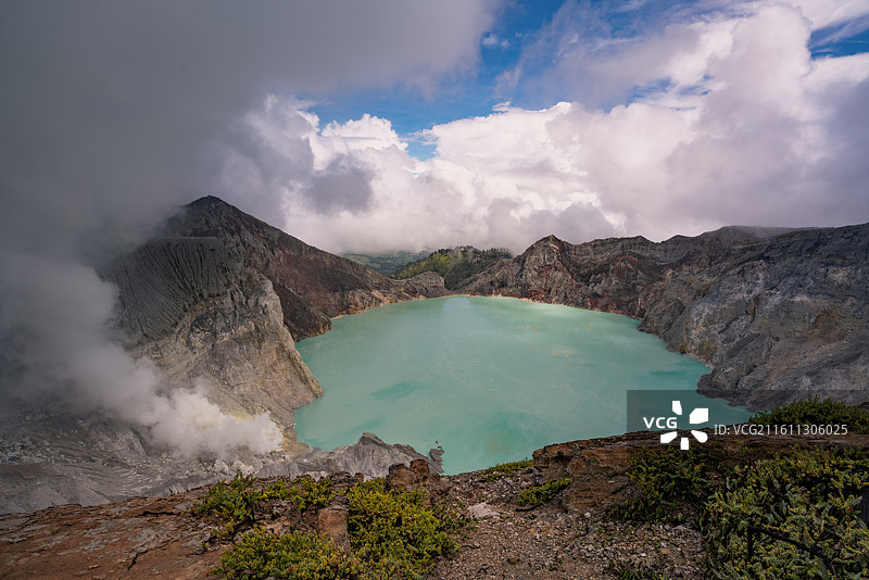 宜珍火山蓝色硫酸湖全景中景近景图片素材