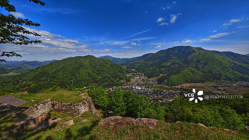日本兵库县竹田遗迹是建于 1443 年左右的山城，别名虎卧城，因常现云海被称为 “天空之城”图片素材