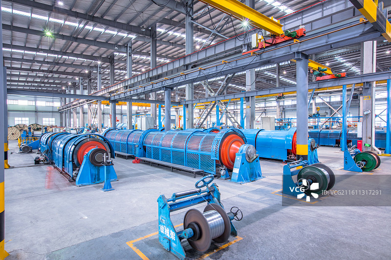 电缆制造流水线与长距离设备布局图片素材