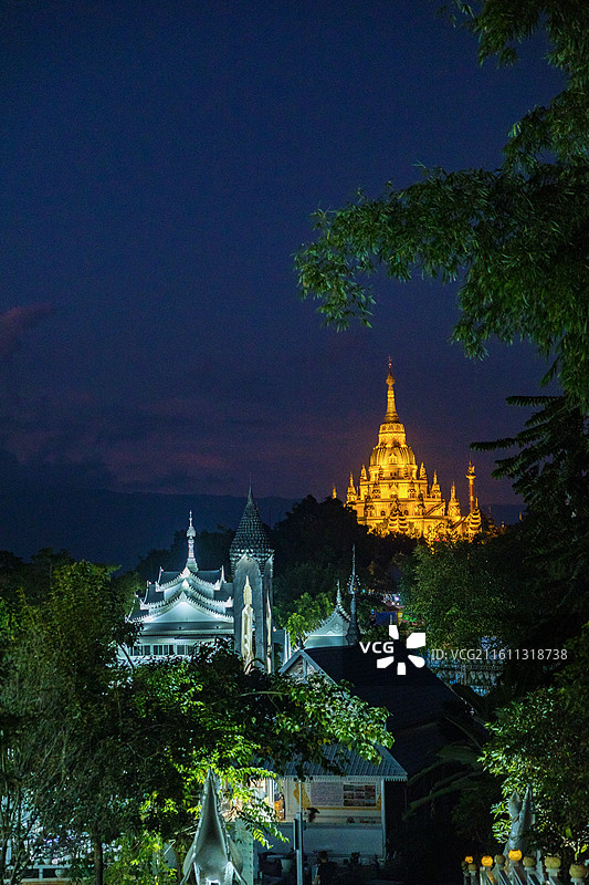 中国云南德宏芒市勐焕大金塔图片素材