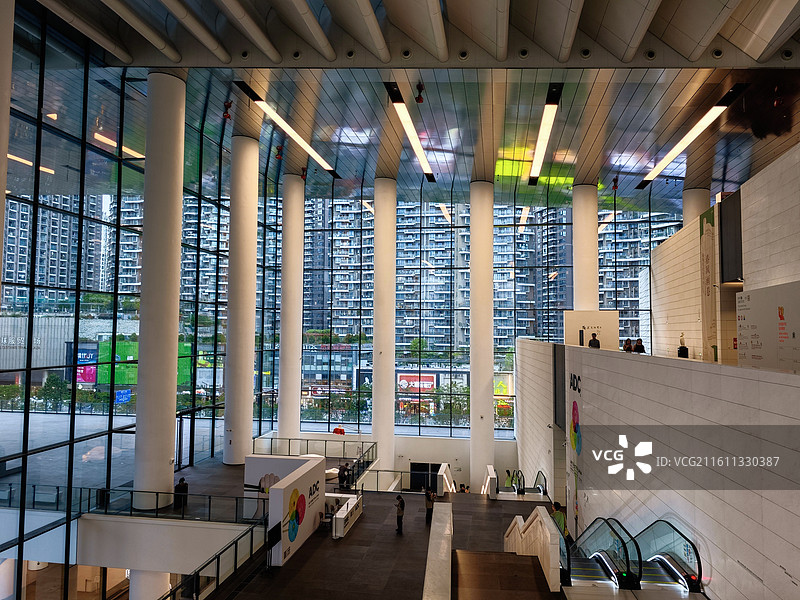 深圳市美术馆新馆内部公共空间全景视角图片素材