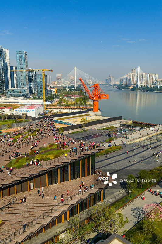 航拍广州广船滨江公园，旧船厂改造的广州新地标，1914网红打卡地图片素材