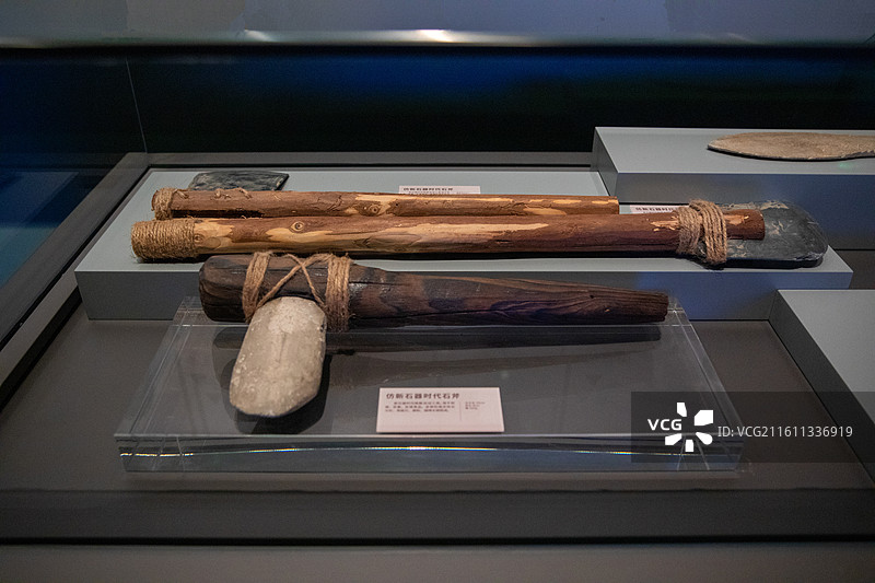绍兴大禹陵大禹纪念馆仿制新石器时代的石斧图片素材