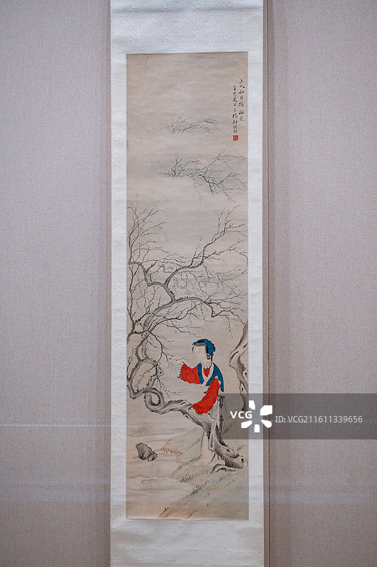 天津博物馆 清代后期人物画特展 清 胡锡珪 美人图屏 ‌纸本设色‌ 辛日年（1881）43岁图片素材