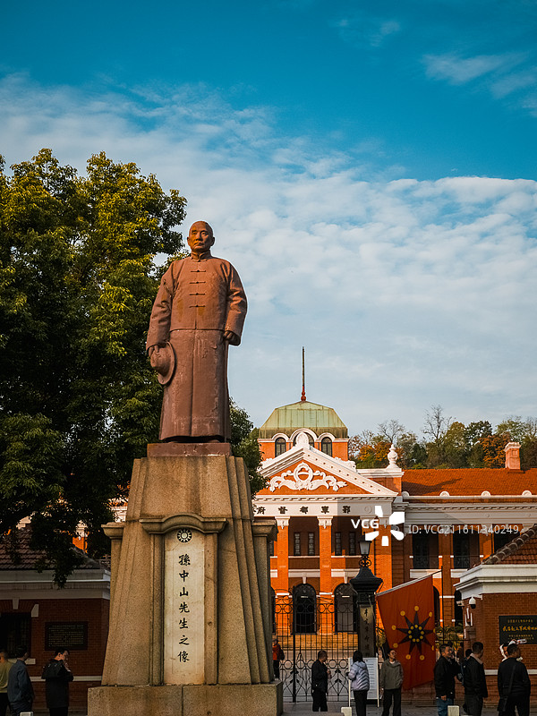 杨泗港长江大桥，江汉关大楼，光谷大教堂掠影图片素材