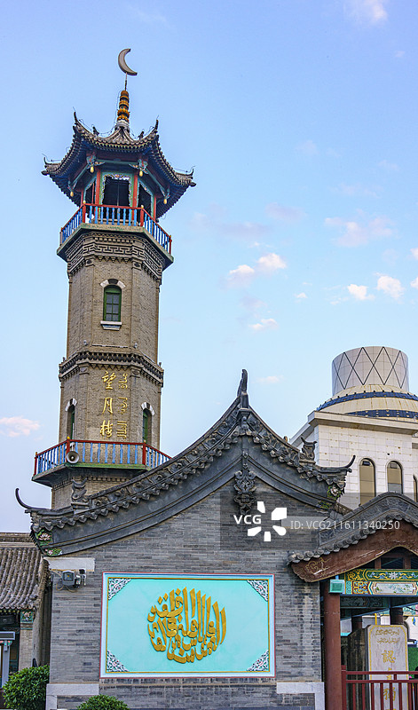 内蒙古自治区呼和浩特市回民区清真大寺的望月楼图片素材