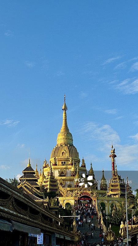 中国云南德宏芒市勐焕大金塔图片素材