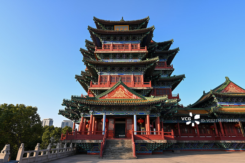 江南四大名楼之一：南京阅江楼，碧瓦朱楹映长江图片素材