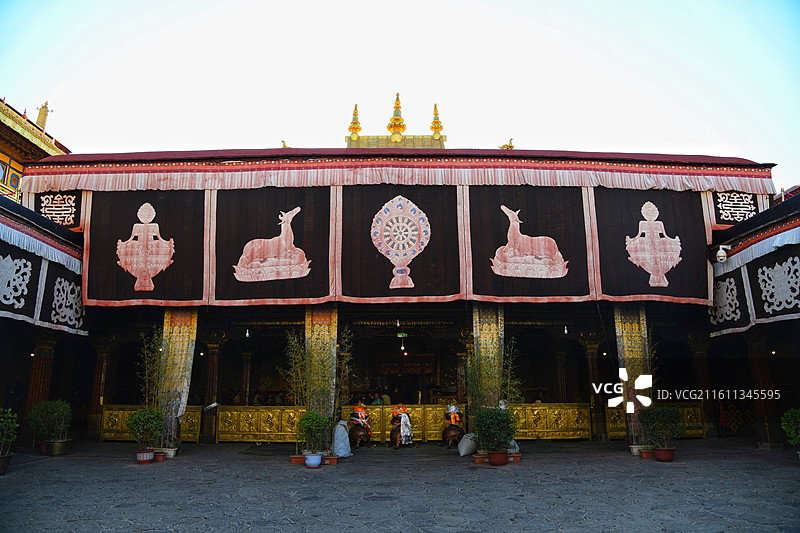 拉萨大昭寺金顶图片素材