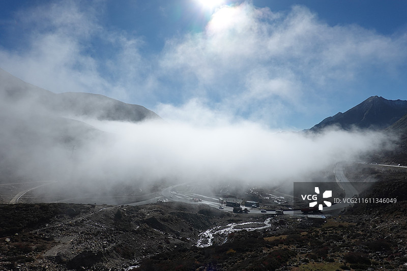 四川省甘孜州折多山垭口云海图片素材