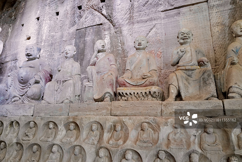 四川资阳安岳石刻毗卢洞千佛洞西方三圣及18罗汉造像图片素材