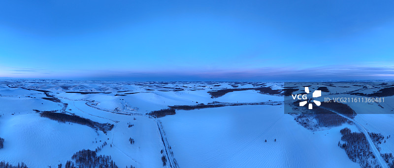 航拍呼伦贝尔雪域雪原暮色图片素材