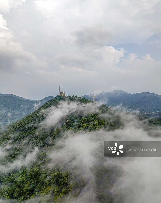 航拍襄阳岘山虎头山云雾自然风光竖屏竖幅图片素材