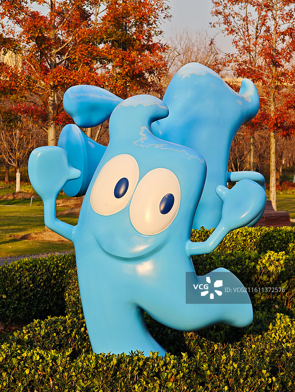 上海世博文化公园内的2010上海世博会吉祥物海宝图片素材