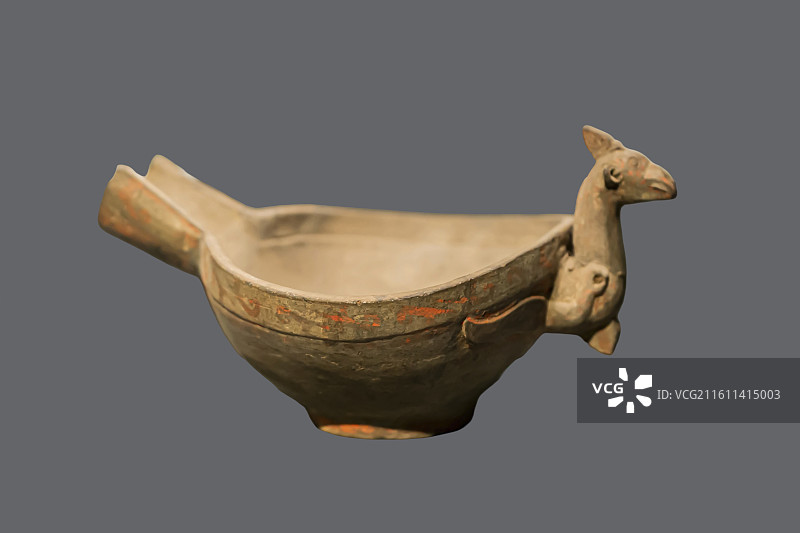 朱绘陶匜 战国时期 松园战国墓出土 首都博物馆“北京通史陈列”展图片素材
