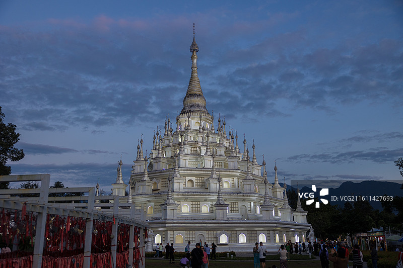 中国云南德宏芒市勐焕银塔图片素材