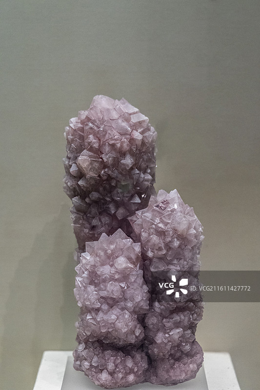 天津自然博物馆“家园·生命展区”：紫色萤石（江苏东海产）图片素材