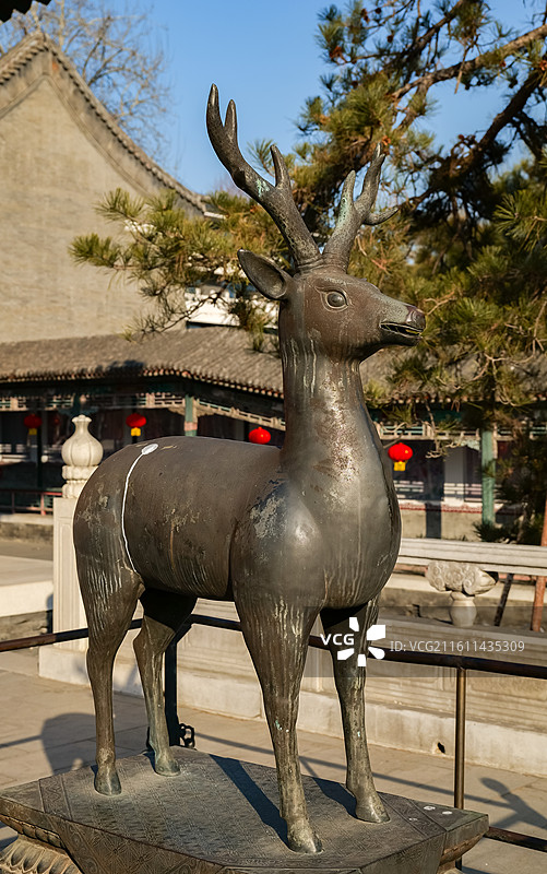 北京大观园-省亲别墅-顾恩思义殿-铜鹿图片素材