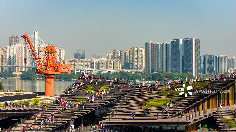 航拍广州广船滨江公园，旧船厂改造的广州新地标，船台1914网红打卡地图片素材