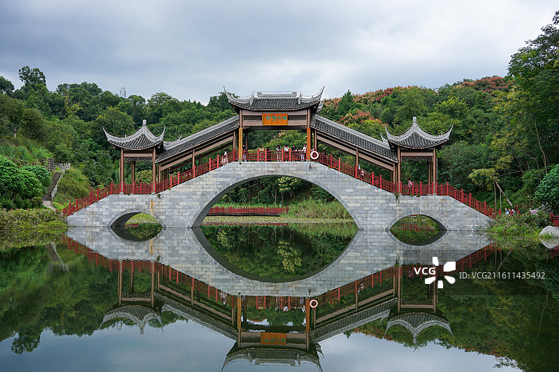 四川资阳凤岭公园栖凤桥美景图片素材