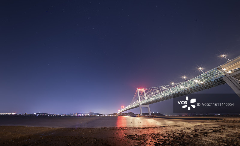 夜幕下的大桥图片素材