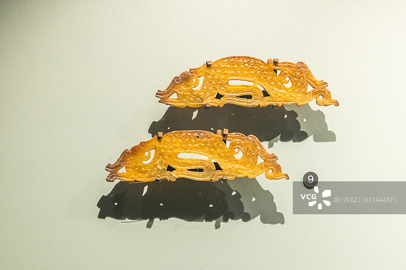 湖北省博物馆龙形玉佩战国时期2002年枣阳九连墩2号墓出土图片素材