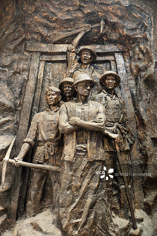 山东枣庄铁道游击队纪念馆群雕图片素材