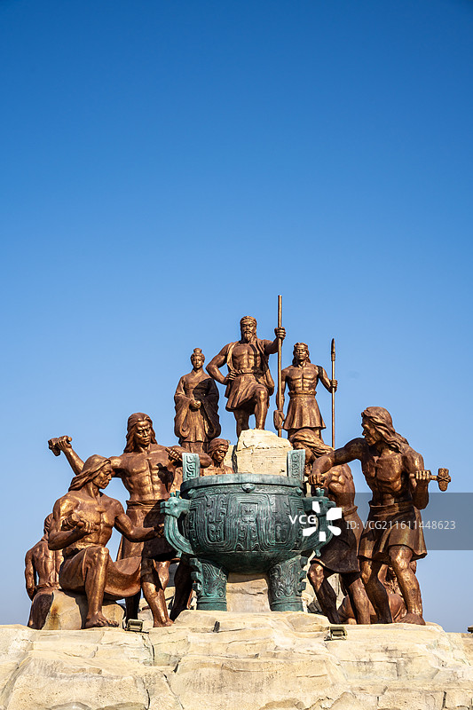 陕西富平县中华郡文化旅游景区轩辕黄帝荆山铸鼎主题雕塑图片素材