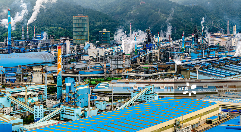 三明钢铁厂 工业厂房错综复杂高炉管道烟囱传送带 内陆山区三线建设 福建三钢闽光股份炼铁厂 工业旅游图片素材