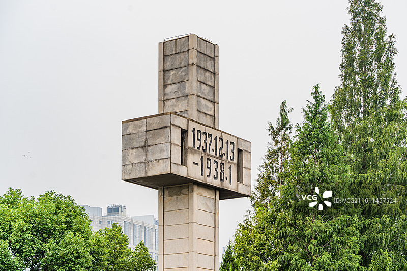 记录南京大屠杀时间标志的建筑十字架图片素材