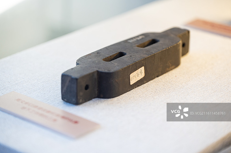 天津博物馆 天津市纪念抗日战争胜利80周年文物展 周文彬以修理收音机做掩护从事地下工作的工具图片素材