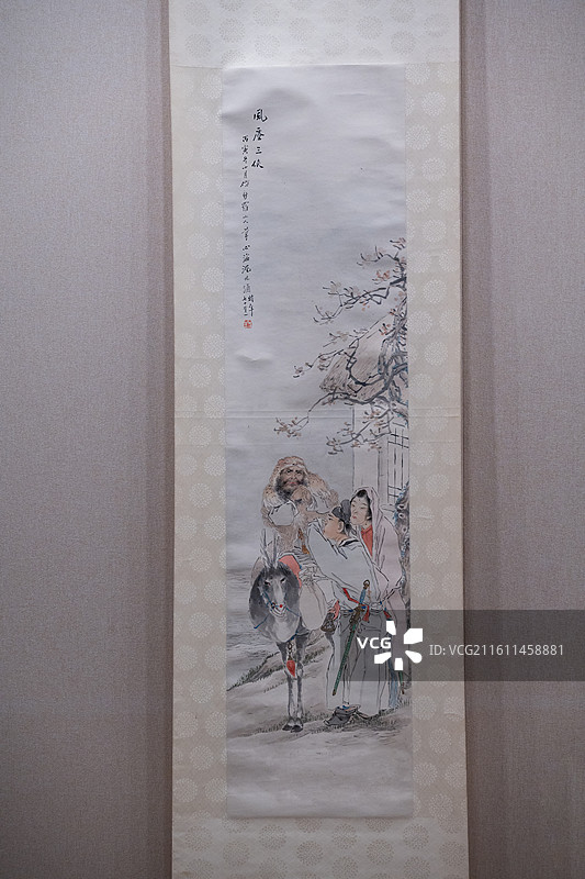 天津博物馆 清代后期人物画特展 清 沈心海 风尘三侠图轴 ‌纸本设色‌ 丙寅年（1926）72岁图片素材