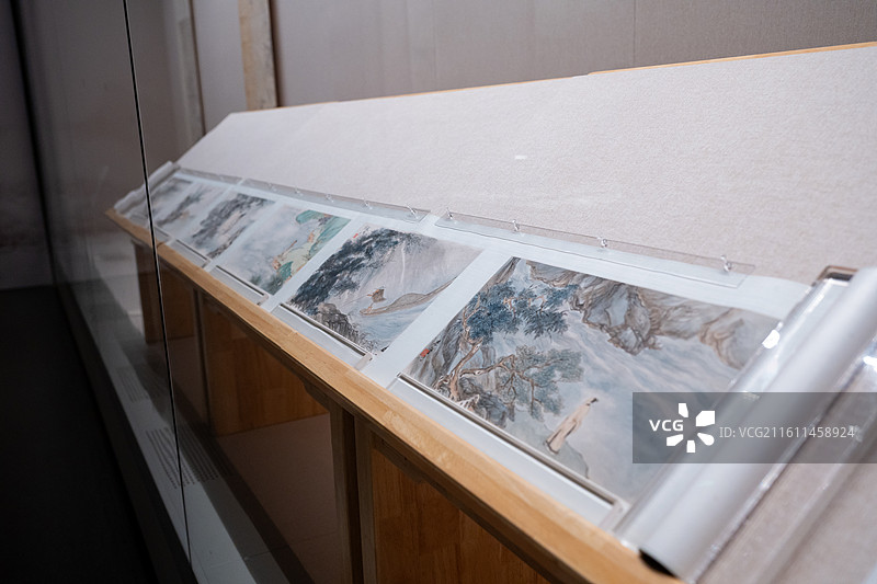 天津博物馆 清代后期人物画特展 清 刘彦冲 人物仕女图卷 ‌纸本设色‌ 甲辰年（1844）38岁图片素材