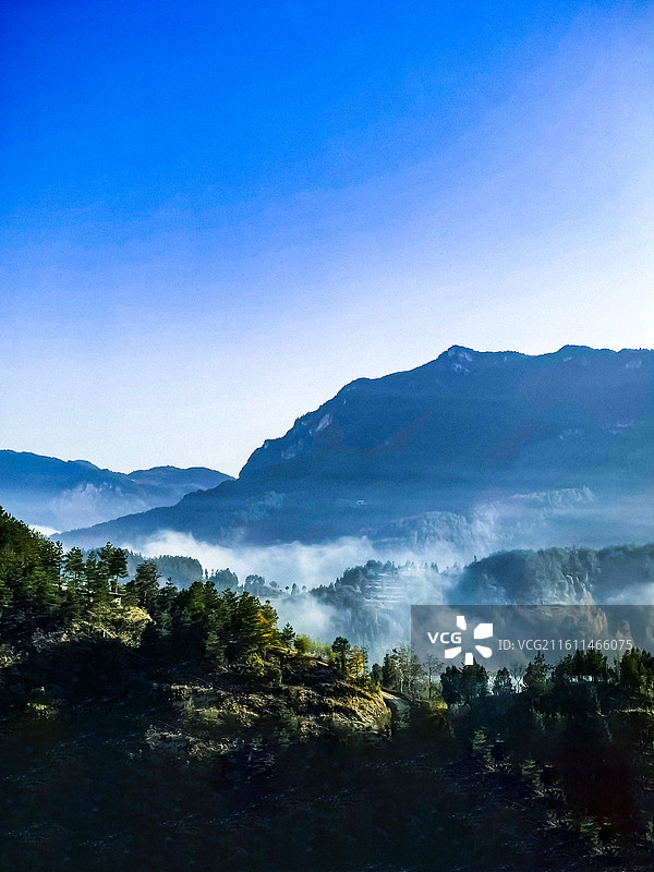 武陵山区贵州铜仁德江县境内晚秋时节的云海图片素材