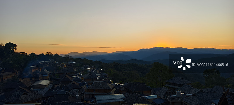 云南普洱澜沧拉祜族自治县～景迈山景区-芒洪日落图片素材